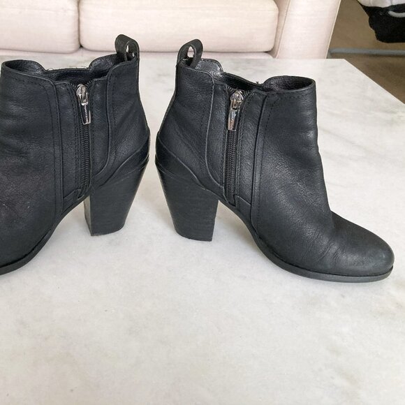 Vince Camuto Hayes black leather ankle boot (size 7) booties, side zippers - Picture 7 of 8